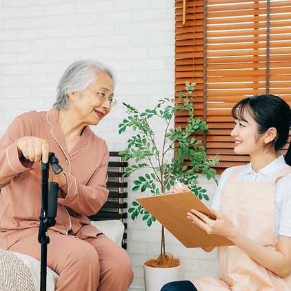 高齢者と介護士