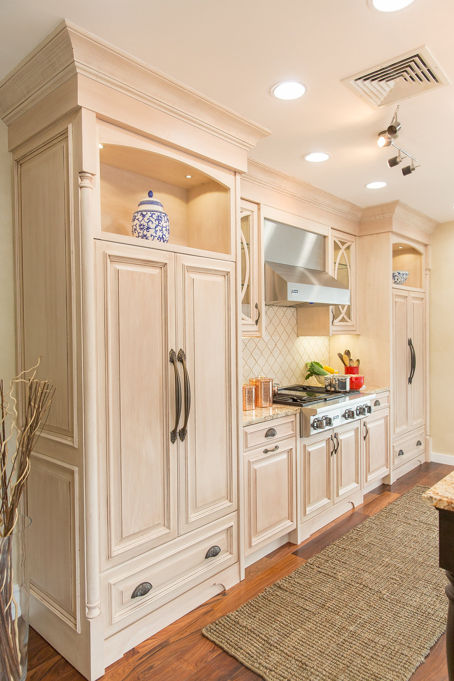 Lunas Fine Cabinetry