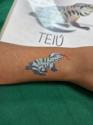 Pintura corporal inspirada na Turminha da Restinga.