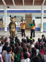 Atividade conduzida por educadoras ambientais durante ação do projeto.