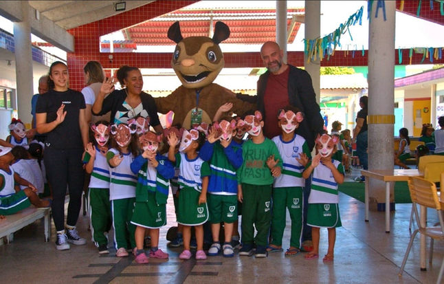 Equipe do Projeto Marsupiais realiza atividades de educação ambiental com alunos do CMEI Clarindo Penha , apresentando a Mascote Penélope, coleção zoológica e dinâmicas sobre os gambás capixabas.