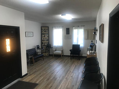 Interior de IBSG, se mira la sala de estancia o espera