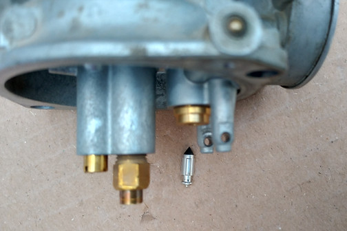 float valve with seat