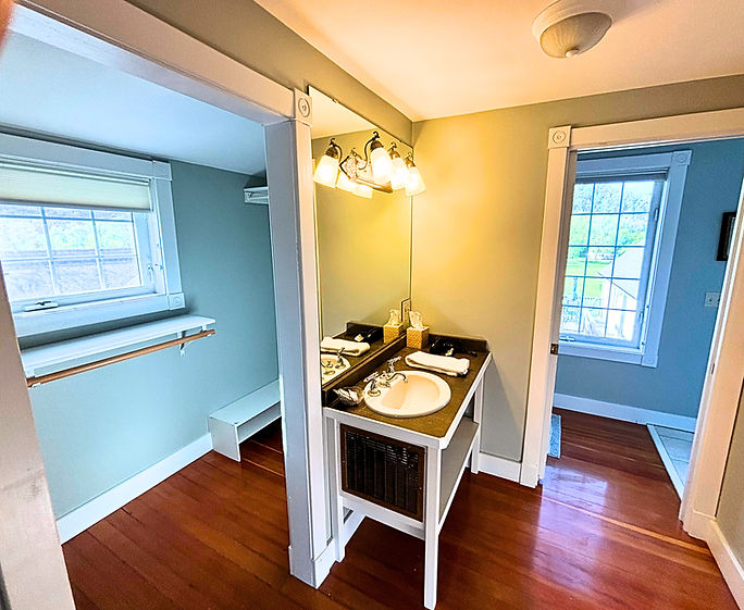 Green-Gables-Inn-Proprietors-Suite-Master-Bath-and-Walk-in-closet-not2.jpg
