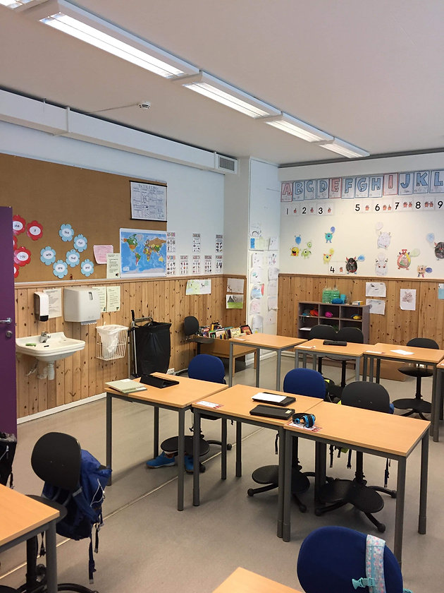 Oppgradering med maling på Leikanger barneskule