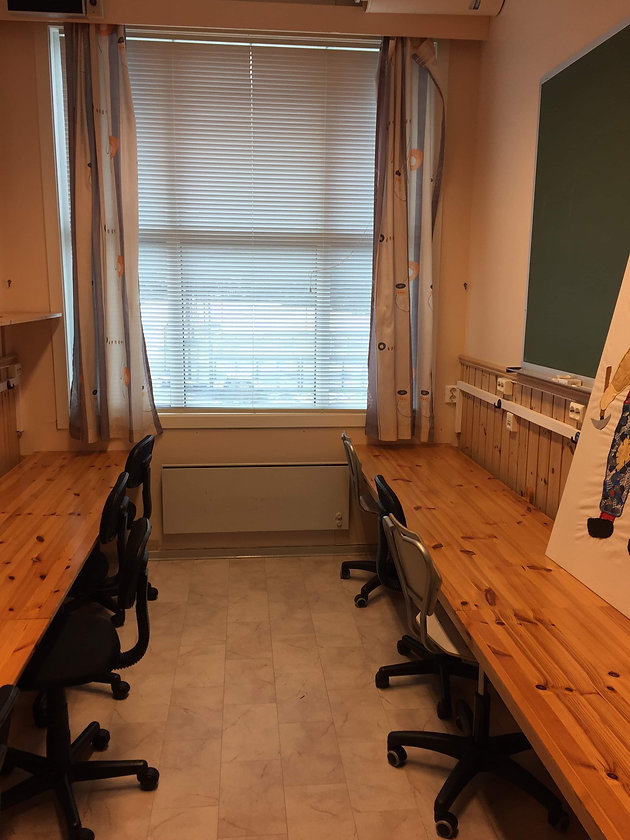 Oppgradering med maling på Leikanger barneskule