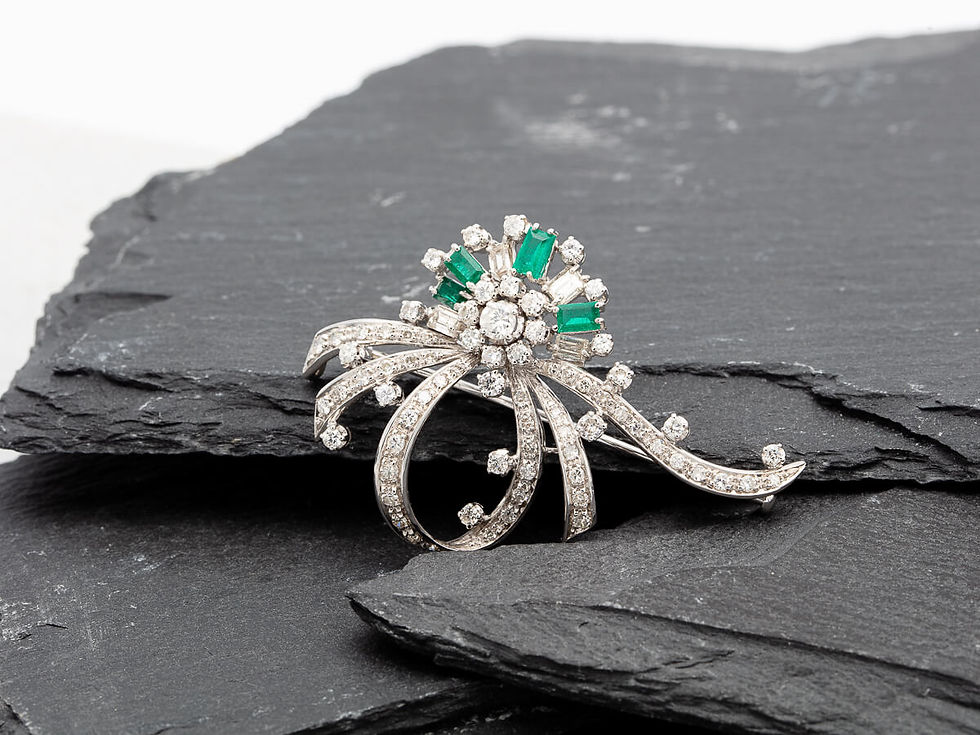Thumbnail: Emerald and diamond brooch