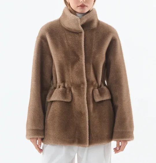 Faux fur jas Fiona met hoge kraag en getailleerde snit, sable