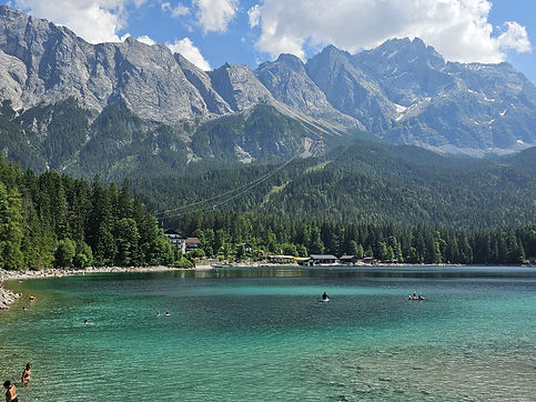 Eibsee and mountain view to Zugspitze3.jpeg