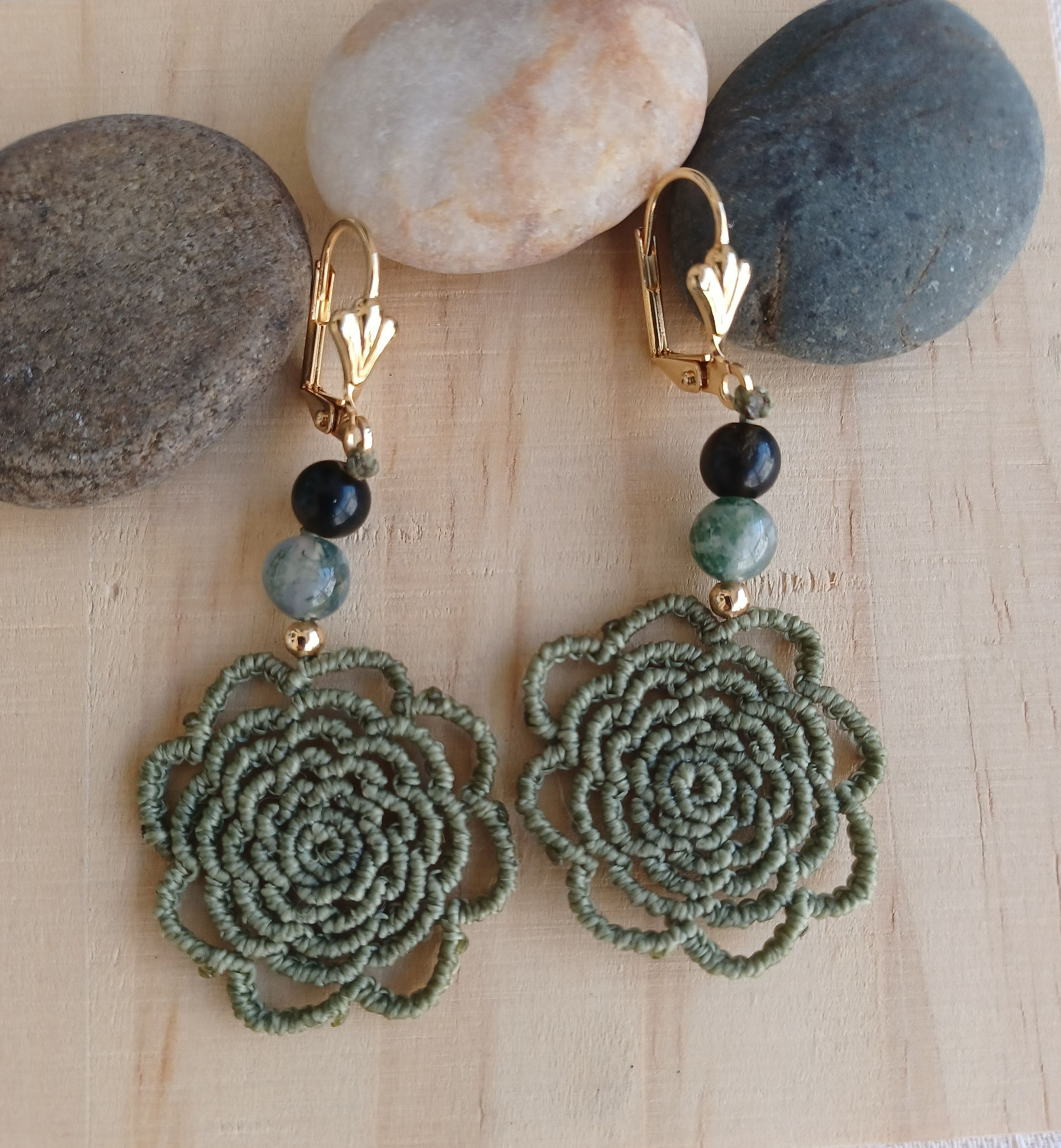boucles d'oreilles artisanales tissées avec labradorite et perle de lune 