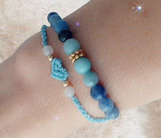 bracelet femme en macramé et perles naturelles. coeur minimalistes