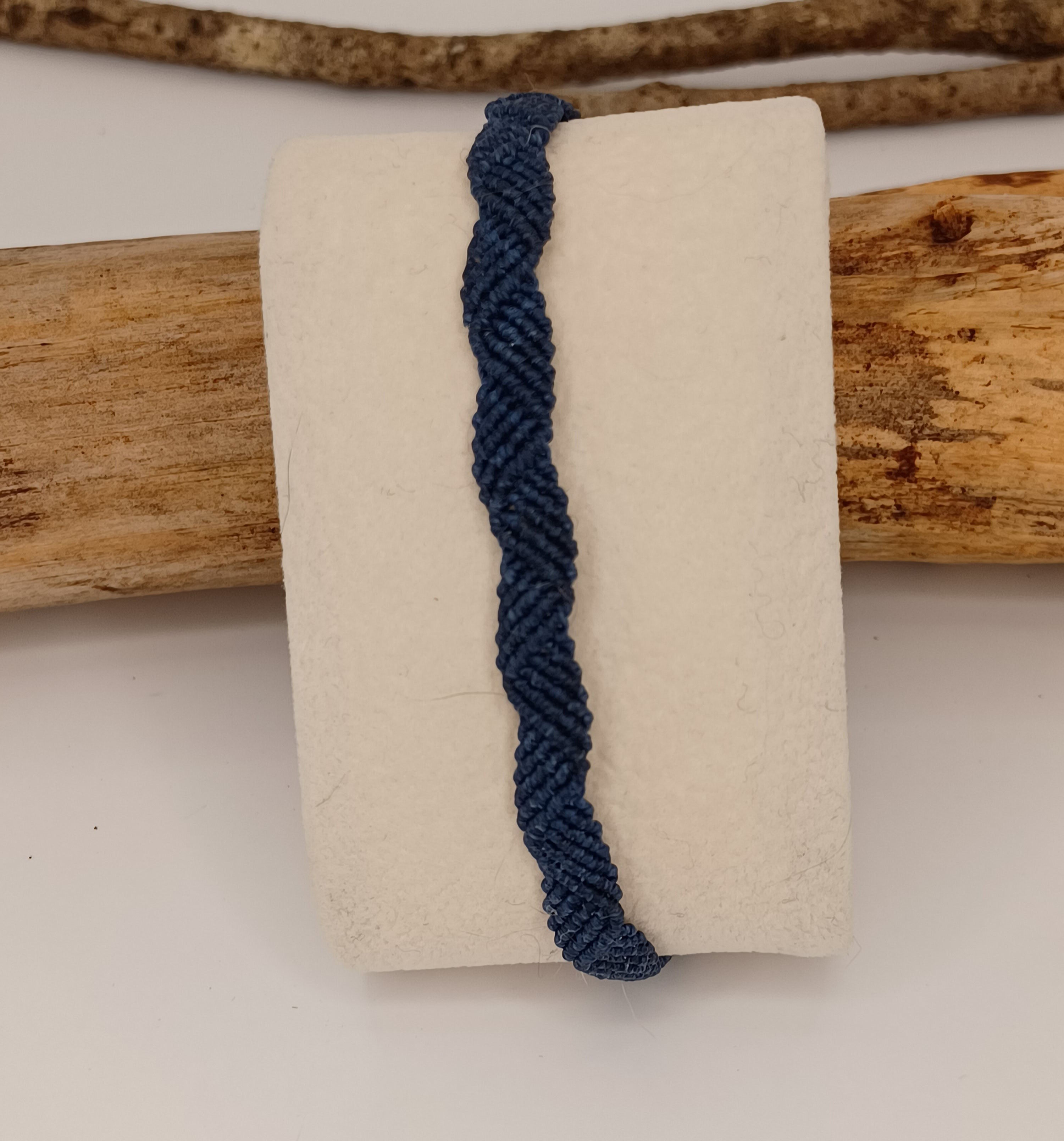 bracelet homme en micro-macramé triangles opposés bleu foncé