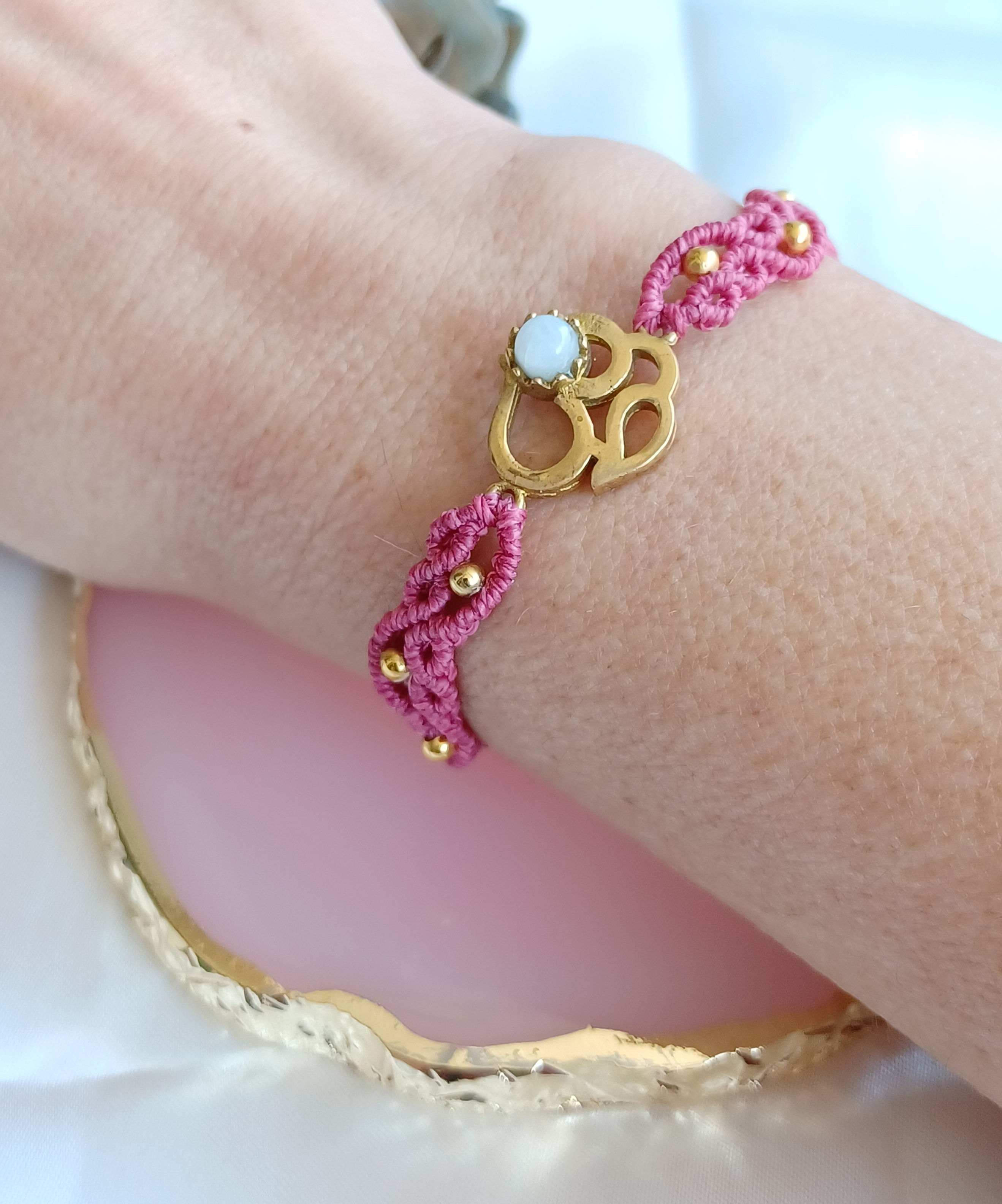 bracelet femme micro - macramé connecteur ohm avec perle péristérite
