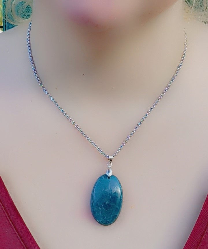collier femme pendentif aptite bleue de chez MakeMeSweetBijoux