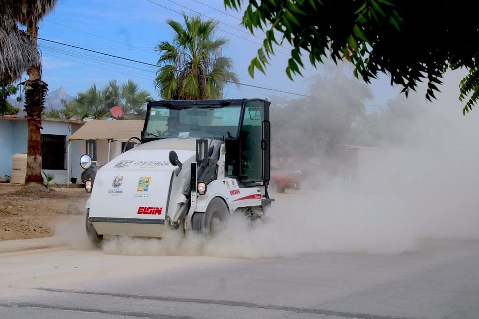 Mejoran iluminación y limpieza en importante vialidad de San José del Cabo