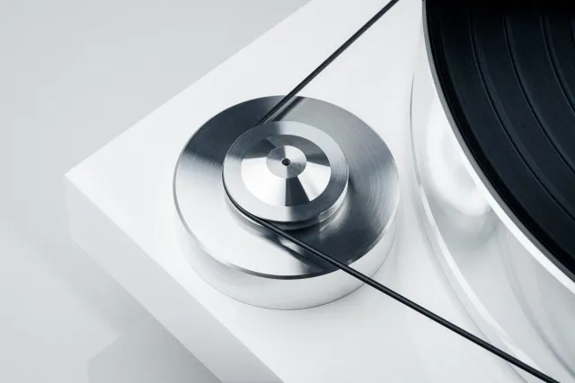 Pro-Ject Turntable Silver and White