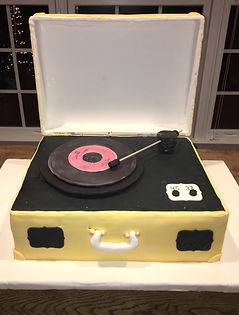 Rotating and music playing turntable cak