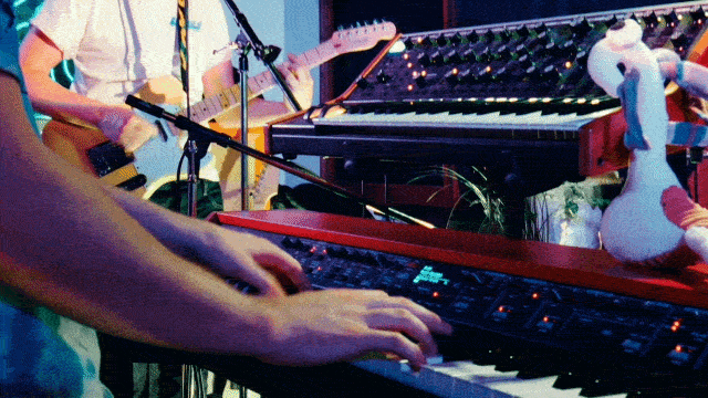 ezgif-5a7cde23cc0595eb.gif
