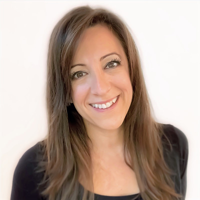 Luli Passet Headshot.jpg