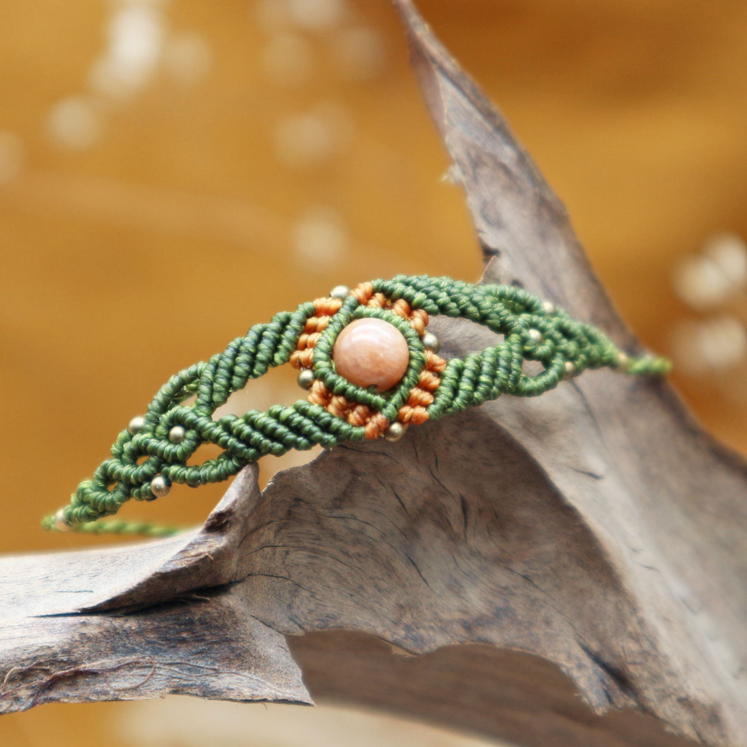 Armband „ZOE“ mit Mondstein // moosgrün