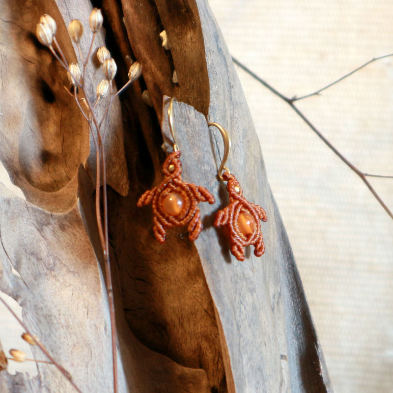 Miniaturbild: Ohrringe „TURTLE“ mit Karneol // curryfarben
