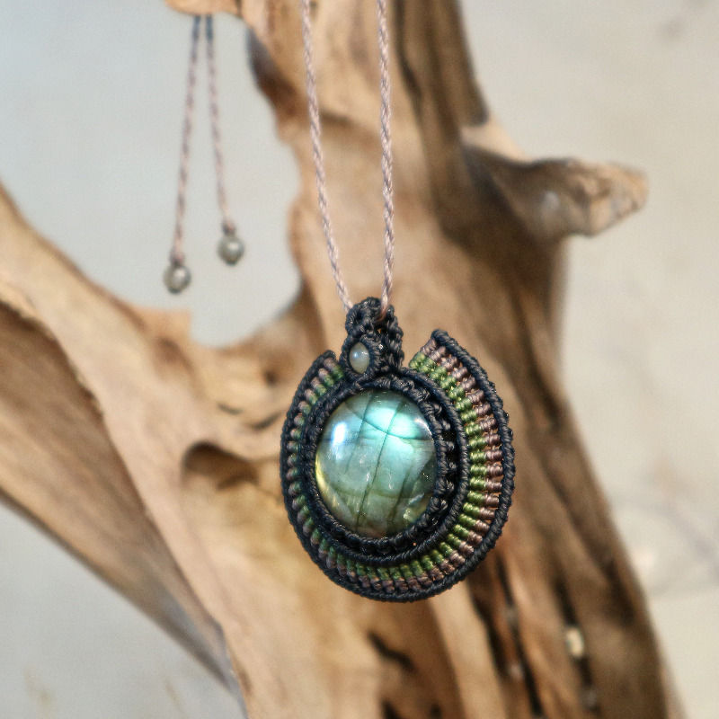 Miniaturbild: Kette „EYE“ mit Labradorit // schwarz-grün-lavendel