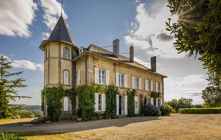 Un château à la campagne, lieu de l'immersion bien-être pour mamans en Limousin