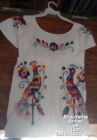 Blusa Blanca con Dos Pavo Reales