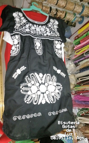 Vestido Blanco con Flores Amarillas