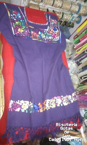 Vestido Blanco con Flores Amarillas