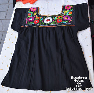 Blusa Negra con Flores