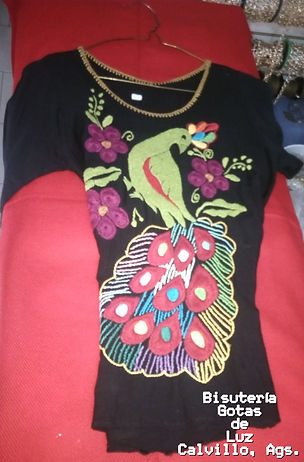 Blusa con Pavo Real 2