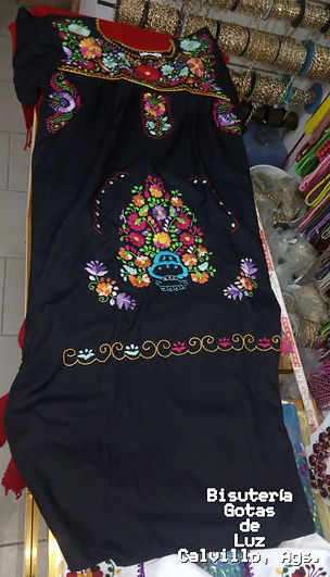 Vestido Blanco con Flores Amarillas