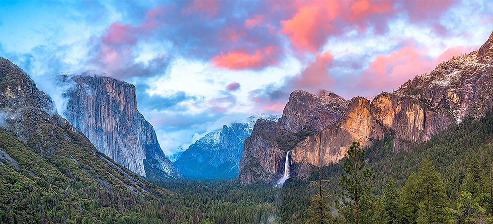 Panorama view of the valley at Yosemite National park