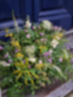 Petit jardin fleuri pour enterrement