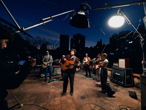 Lagum leva sua turnê “As Cores, as Curvas e as Dores do Mundo” ao Qualistage neste sábado (18)