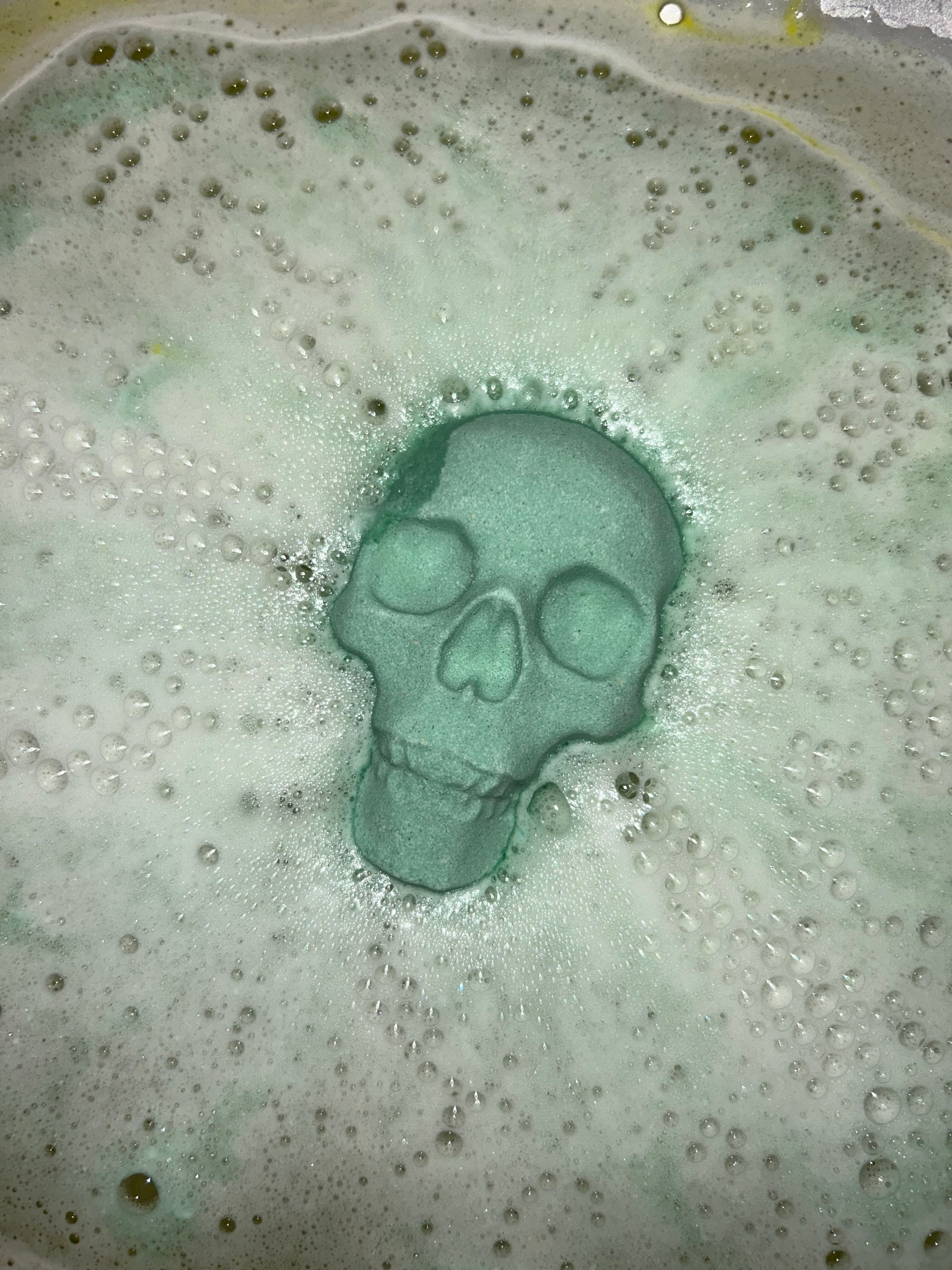 Small Skull Bath Bomb (colours may vary)