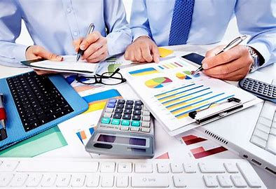 What's the difference between financial accounting and management accounting?