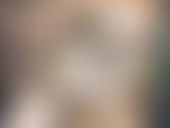 Une femme poupée sortant de sa boite, une photo créative de Yes Photographies