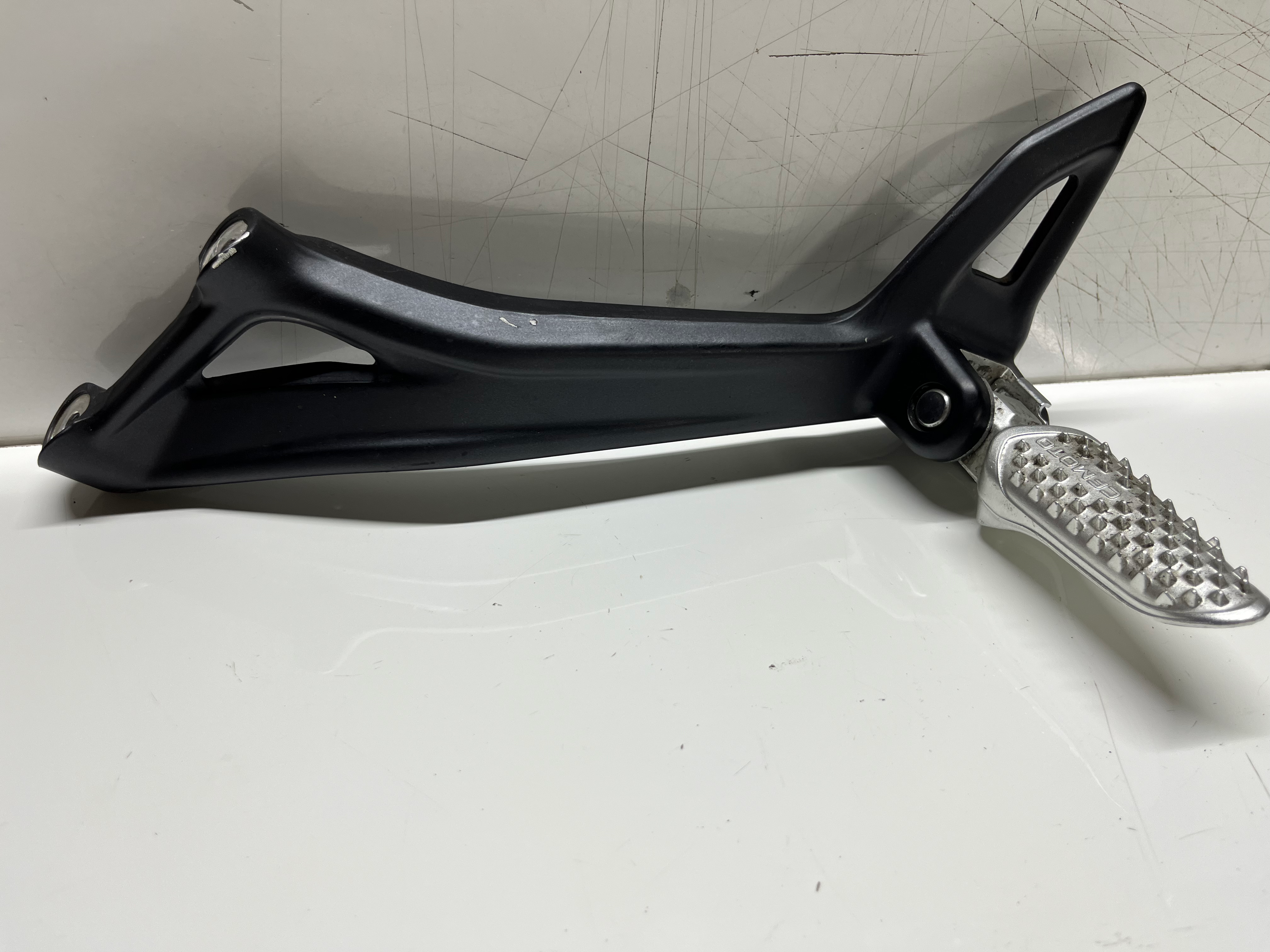 sr 450 sol artçı brakedi , 5300 TL orjinal çıkma ,tüm Türkiyeye ücretsiz kargo Eren 44 motor