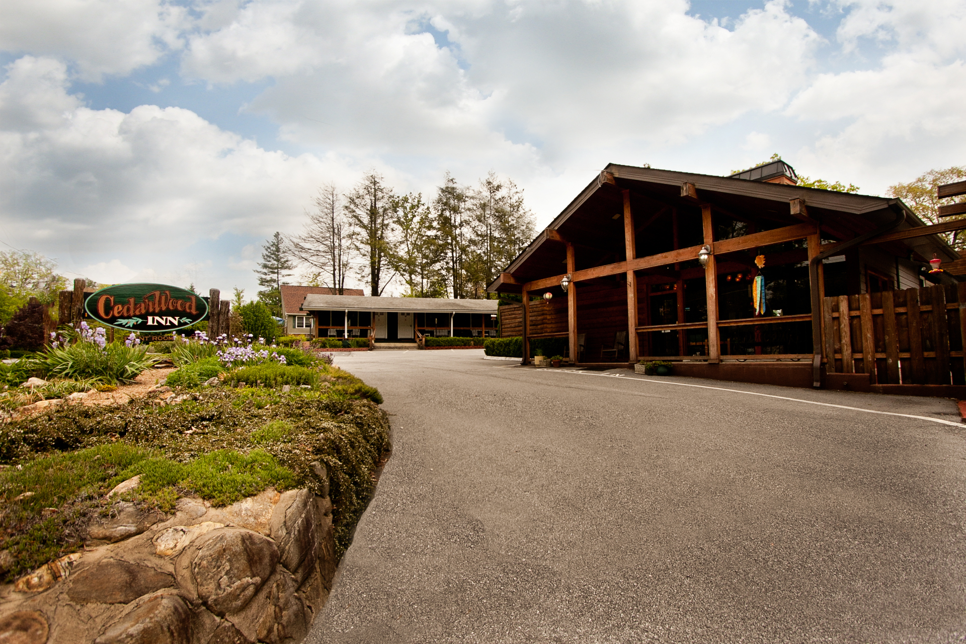 Cedarwood Inn