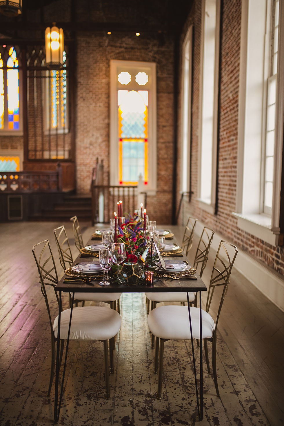 A Modern, Geometric & Colorfully Bold Wedding | Felicity Church Inspiration with Amanda Price Events, Mateo Photography, and Lovegood Wedding & Event Rentals