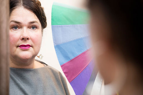 Stefanie von In Sachen Stil bei einer Farbberatung im Studio in Augsburg