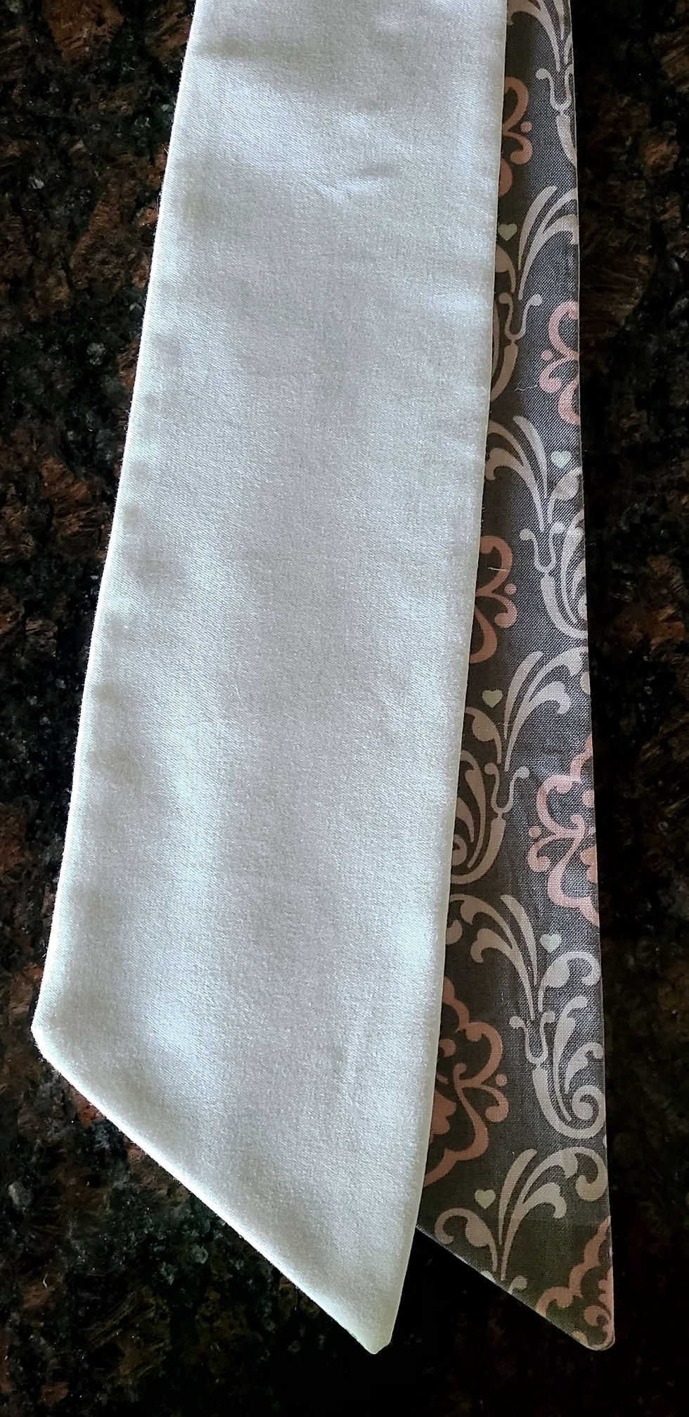 Thumbnail: TRADITIONAL Reversible Shaped Stock Tie, Grey/Pink/White.