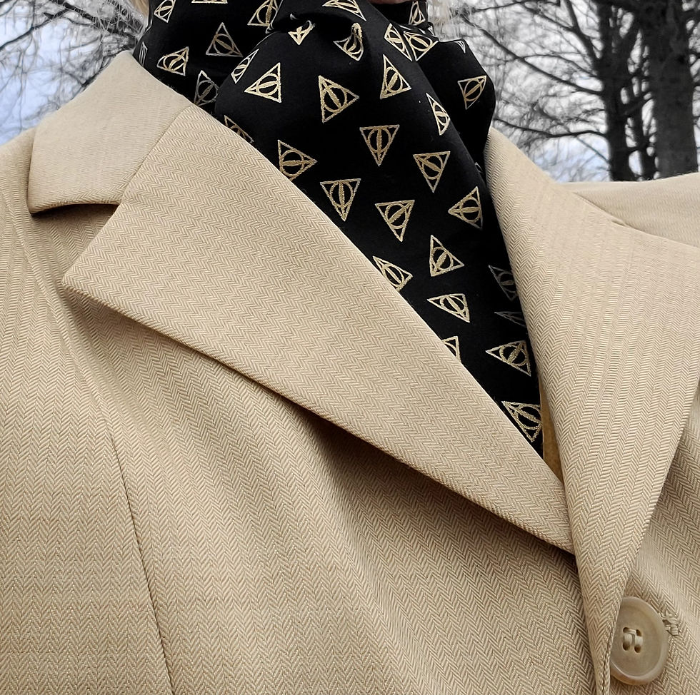 TRADITIONAL Shaped Stock Tie, Black and Gold