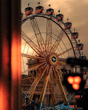 Riesenrad auf dem Königsplatz Sommer München