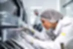 Darstellung der prädiktiven Qualitätskontrolle in der Produktion mit Predictor-KI