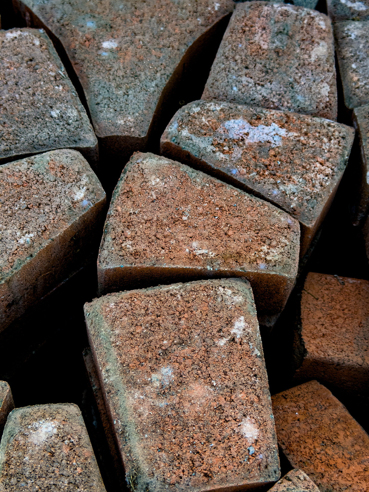 Antique Cobble Gray Moss Charcoal 80MM