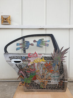 044, 이승철, 제왕수탉 (Coq-imperial) serise COCKFIGHT, 120 x 110 x 23 cm, Plasma on car door, 202