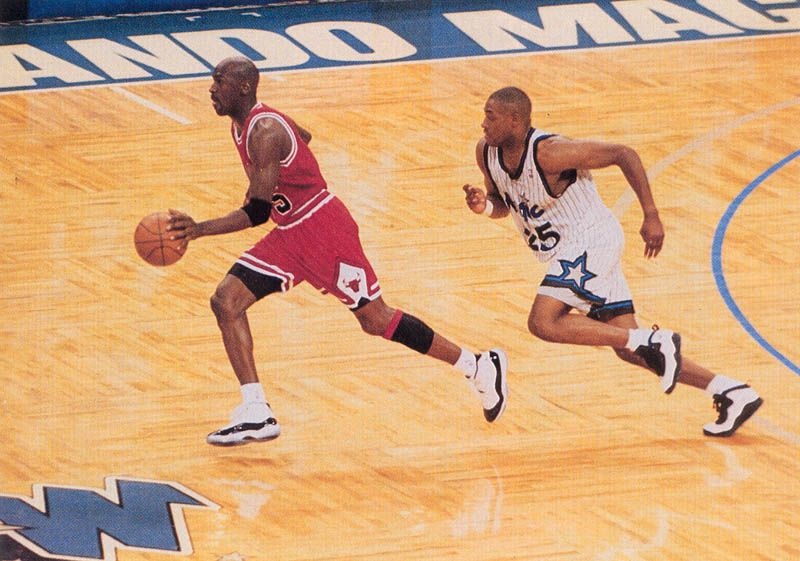 Anderson_Steal_Jordan_Around_the_Game